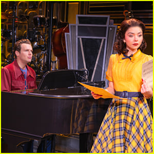 First Look Photos at Sarah Hyland In ‘Just In Time’ Revealed Ahead of Broadway Return First Look Photos at Sarah Hyland In ‘Just In Time’ Revealed Ahead of Broadway Return