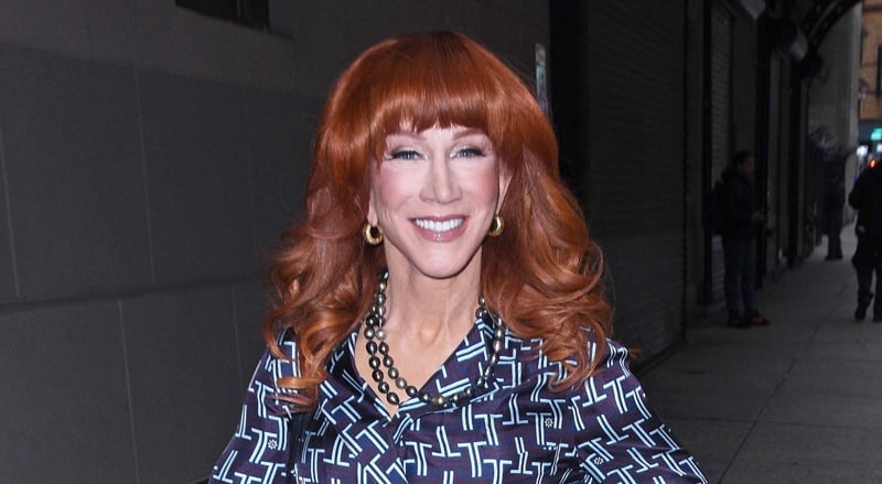 Kathy Griffin sai com seu ‘novo rosto’ depois de compartilhar detalhes dolorosos do terceiro facelift | Kathy Griffin | Notícias e fofocas sobre celebridades | Entretenimento, fotos e vídeos Kathy Griffin sai com seu ‘novo rosto’ depois de compartilhar detalhes dolorosos do terceiro facelift | Kathy Griffin | Notícias e fofocas sobre celebridades | Entretenimento, fotos e vídeos