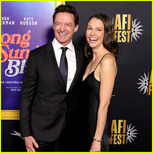 Hugh Jackman &amp; Sutton Foster Walk First Red Carpet as a Couple for Hugh's 'Song Sung Blue' Premiere 