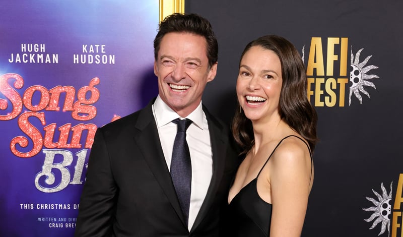 Hugh Jackman e Sutton Foster caminham pelo primeiro tapete vermelho como um casal para a estreia de ‘Song Sung Blue’ de Hugh | Hugh Jackman, Canção Cantada Azul, Sutton Foster | Notícias e fofocas sobre celebridades | Entretenimento, fotos e vídeos Hugh Jackman e Sutton Foster caminham pelo primeiro tapete vermelho como um casal para a estreia de ‘Song Sung Blue’ de Hugh | Hugh Jackman, Canção Cantada Azul, Sutton Foster | Notícias e fofocas sobre celebridades | Entretenimento, fotos e vídeos