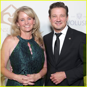 Jeremy Renner Honored with Sister Kym at Star-Studded Charity Gala for Foster Youth