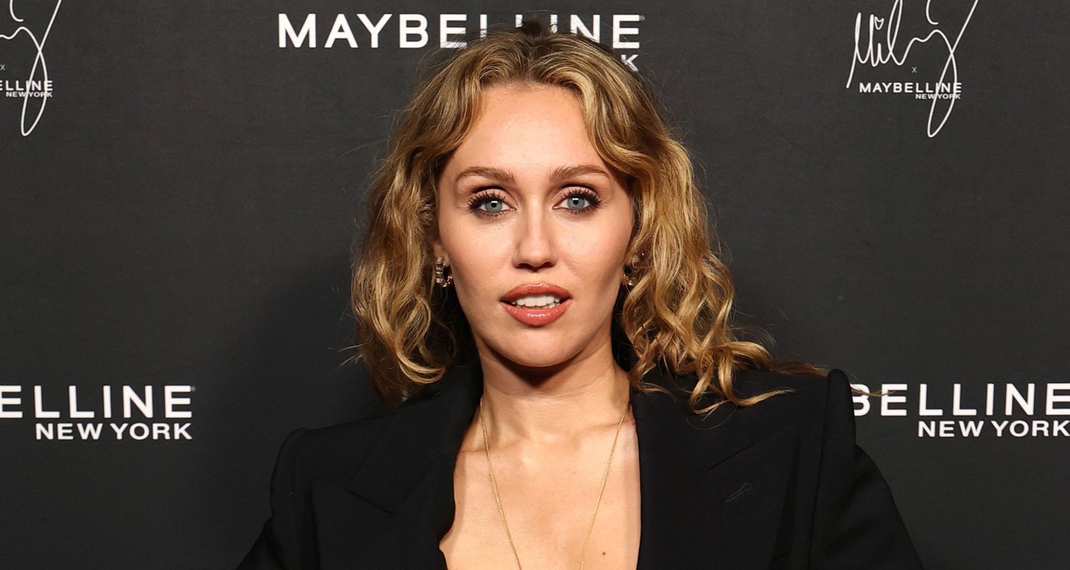 Miley Cyrus celebra el nuevo lápiz labial de Maybelline y se convierte en nueva embajadora mundial en el evento de lanzamiento de Los Ángeles | Anastasia Karanikolaou, Brooks Nader, Carter Gregory, Cierra Ramirez, Ilona Maher, JaNa Craig, jenna johnson, Justine Ndiba, Kamie Crawford, laura lee, Manny MUA, Matt Peterson, Mikayla Nogueira, Sarah Jane Nader, Tyriq Withers, Victoria Villarroel, Whitney Leavitt | Noticias y rumores de celebridades | Entretenimiento, fotos y vídeos Miley Cyrus celebra el nuevo lápiz labial de Maybelline y se convierte en nueva embajadora mundial en el evento de lanzamiento de Los Ángeles | Anastasia Karanikolaou, Brooks Nader, Carter Gregory, Cierra Ramirez, Ilona Maher, JaNa Craig, jenna johnson, Justine Ndiba, Kamie Crawford, laura lee, Manny MUA, Matt Peterson, Mikayla Nogueira, Sarah Jane Nader, Tyriq Withers, Victoria Villarroel, Whitney Leavitt | Noticias y rumores de celebridades | Entretenimiento, fotos y vídeos
