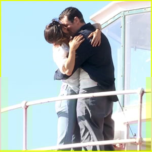 Callum Turner & Monica Barbaro Kiss in ‘One Night Only’ Set Photos! Callum Turner & Monica Barbaro Kiss in ‘One Night Only’ Set Photos!