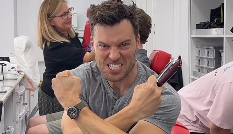 Peter Mooney de Hallmark hace su mejor interpretación de Wolverine para su coprotagonista Sarah Drew – ¡Míralo ahora! | Peter Mooney | Noticias y rumores de celebridades | Entretenimiento, fotos y vídeos Peter Mooney de Hallmark hace su mejor interpretación de Wolverine para su coprotagonista Sarah Drew – ¡Míralo ahora! | Peter Mooney | Noticias y rumores de celebridades | Entretenimiento, fotos y vídeos
