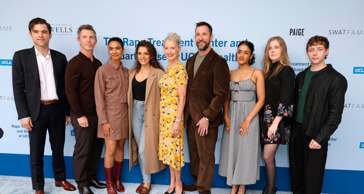 Noah Wyle, Katherine LaNasa e mais estrelas de ‘The Pitt’ passam pelo Centro de Tratamento de Estupro e pelo Brunch Anual da Stuart House | Elysia Roorbach, Gerran Howell, Katherine LaNasa, Noah Wyle, Patrick Ball, Sara Wells, Sepideh Moafi, Shabana Azeez, Shawn Hatosey, Supriya Ganesh, Taylor Dearden, The Pitt | Notícias e fofocas sobre celebridades | Entretenimento, fotos e vídeos Noah Wyle, Katherine LaNasa e mais estrelas de ‘The Pitt’ passam pelo Centro de Tratamento de Estupro e pelo Brunch Anual da Stuart House | Elysia Roorbach, Gerran Howell, Katherine LaNasa, Noah Wyle, Patrick Ball, Sara Wells, Sepideh Moafi, Shabana Azeez, Shawn Hatosey, Supriya Ganesh, Taylor Dearden, The Pitt | Notícias e fofocas sobre celebridades | Entretenimento, fotos e vídeos