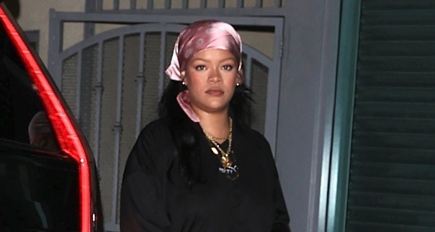 Rihanna luce un pañuelo de seda rosa para salir por la noche con sus hijos en Los Ángeles | Rihanna | Noticias y rumores de celebridades | Entretenimiento, fotos y vídeos Rihanna luce un pañuelo de seda rosa para salir por la noche con sus hijos en Los Ángeles | Rihanna | Noticias y rumores de celebridades | Entretenimiento, fotos y vídeos