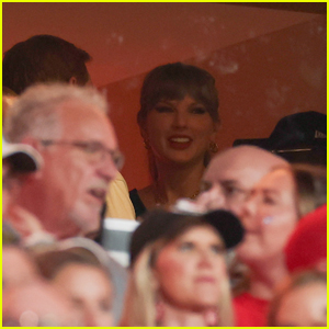 Taylor Swift Attends Chiefs-Raiders Game to Support Fiancé Travis Kelce