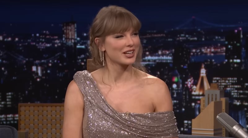 Taylor Swift Shuts Down Four Internet Rumors, Reveals One That Is Actually True | EG, Extended, Jimmy Fallon, Slideshow, Taylor Swift | Celebrity News and Gossip | Entertainment, Photos and Videos