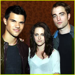 Insider Info About ‘Twilight’ You Never Knew, Including Which Actor Nearly Got Replaced Insider Info About ‘Twilight’ You Never Knew, Including Which Actor Nearly Got Replaced