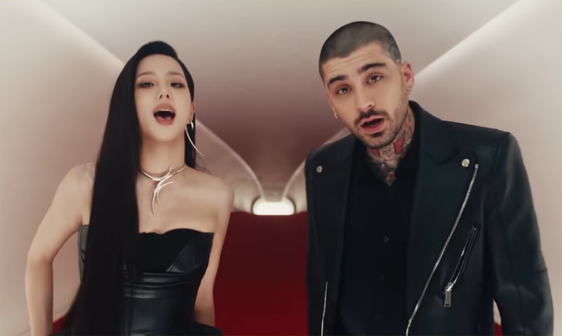 Jisoo 和 Zayn 用《Eyes Closed》一同跃入令人心跳加速的爱情世界!💖🎶