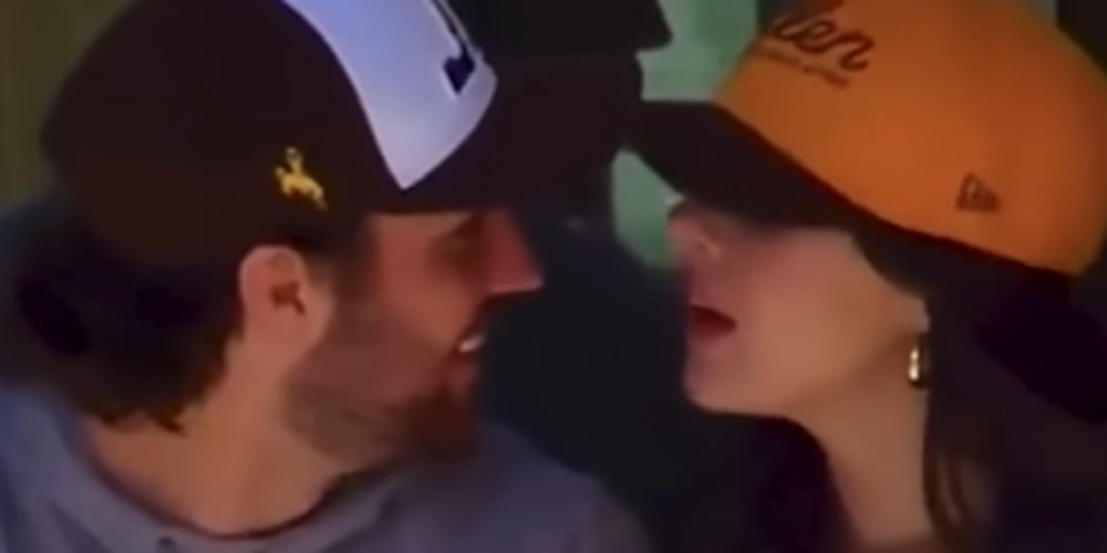 Josh Allen y su esposa Hailee Steinfeld compartieron un momento adorable captado por la cámara retirando sus camisetas en el juego de la Universidad de Wyoming | Hailee Steinfeld, Josh Allen | Noticias y rumores de celebridades | Entretenimiento, fotos y vídeos