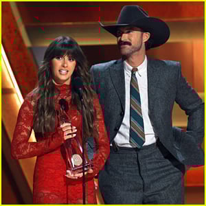 Ella Langley & Riley Green Win the First Prize of the Night at CMA Awards 2025!