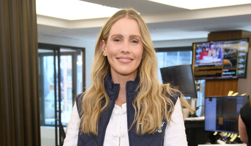 오리지널스의 클레어 홀트가 2025년 뉴욕 마라톤 완주 후 새로운 마라톤 홍보를 시작합니다! | 뉴욕시 마라톤 2025, 클레어 홀트, 뉴욕시 마라톤 | 유명인 뉴스 및 가십 | 엔터테인먼트, 사진 및 비디오