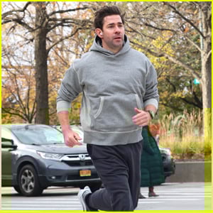 John Krasinski Runs Around NYC While Filming ‘Jack Ryan’ Movie in NYC