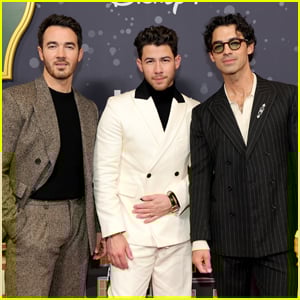Kevin, Nick, & Joe Jonas Step Out in NYC for 'A Very Jonas Christmas Movie' Premiere