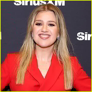 Kelly Clarkson Had the Perfect Clapback to an Ex-Manager Who Wanted Her to Get Plastic Surgery 