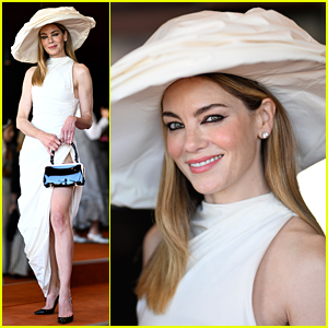 Michelle Monaghan mostra un po' di gamba e fa