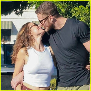 Minka Kelly e Dan Reynolds pensano al PDA durante l'appuntamento a pranzo a Los Angeles