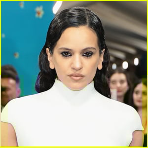 ‘Porcelana’ Lyrics, English Translation & Meaning: Rosalía Sings in Japanese on ‘Lux’ Song