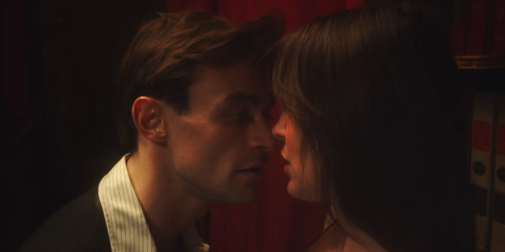 ‘It Ain’t Nothing’ Lyrics Scout Willis & Thomas Doherty Get Hot