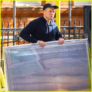 Taron Egerton Picks Up Art from Gallery 19 in London