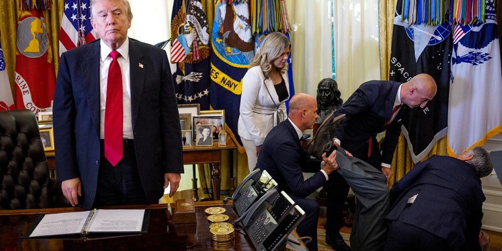 Man Passes Out Throughout Donald Trump’s Oval Workplace Stay Stream Man Passes Out Throughout Donald Trump’s Oval Workplace Stay Stream