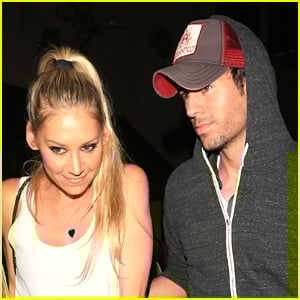 Anna Kournikova Shares First Photo of All Four Kids with Enrique Iglesias