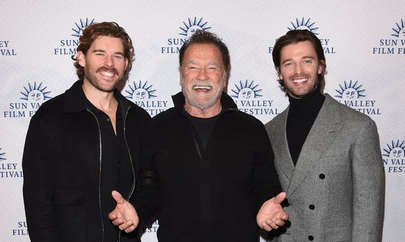 Arnold Schwarzenegnegnegnegney en la aparición de monedas con los chicos y Christopher para el evento Jonah Festival of the Sun | Arnold Schwarzenegger, Christopher Schwarzenegger, Patrick Schwarzenegger | Noticias y chismes Entretenimiento, fotos y vídeos.