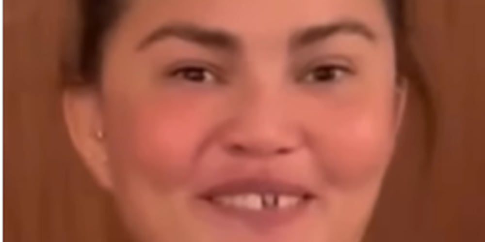 Chrissy Teigen comparte su sonrisa desdentada después de romper accidentalmente su portada | Chrissy Teigen, Esti Stephens, John Legend, Luna Stephens, Miles Stephens, Wren Stephens | Noticias y rumores de celebridades | Entretenimiento, fotos y vídeos