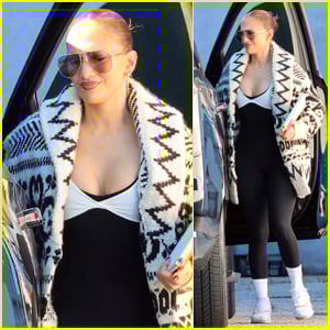 Jennifer Lopez Spends Saturday Morning at Studio in L.A.