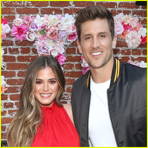 ‘The Bachelorette’ Stars JoJo Fletcher & Jordan Rodgers Welcome First