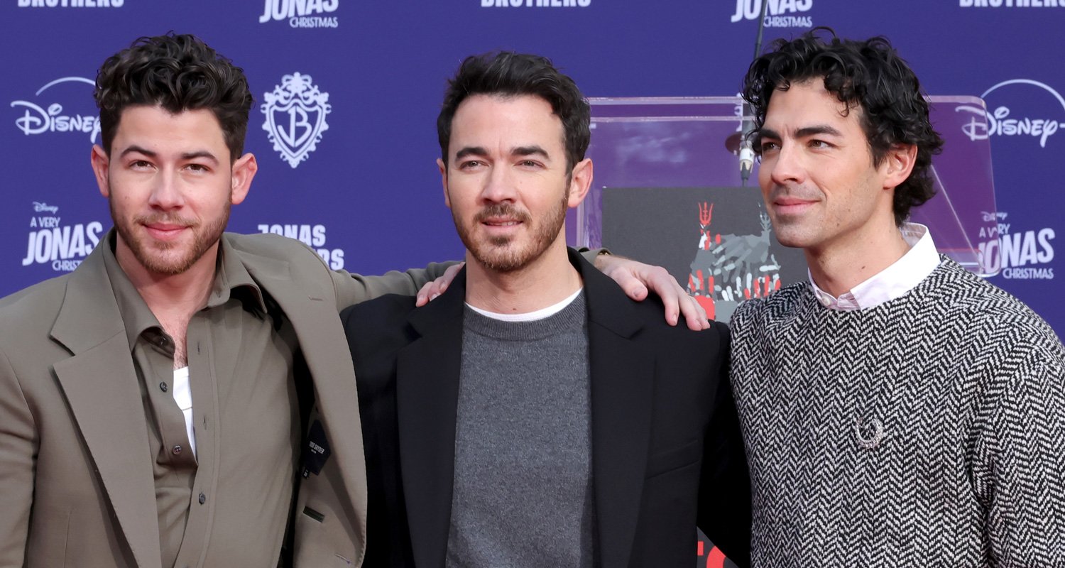 Derrame de los Jonas Brothers Jon Hanas, Barsari Yunus, Bevin, Nick Jonas, Priyanka Chopra, Ryan Sarra Noticias y chismes | Entretenimiento, fotos y vídeos. Derrame de los Jonas Brothers Jon Hanas, Barsari Yunus, Bevin, Nick Jonas, Priyanka Chopra, Ryan Sarra Noticias y chismes | Entretenimiento, fotos y vídeos.