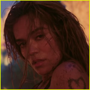 ‘Ivonny Bonita’ Lyrics, Meaning & English Translation: Karol G Releases