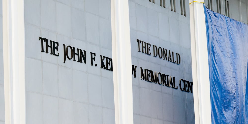 Mais artistas cancelam shows no Kennedy Center Em meio à mudança de nome de Trump, o presidente do local planeja processar Chuck Redd | Chuck Redd, Donald Trump, Centro Kennedy | Notícias e fofocas sobre celebridades | Entretenimento, fotos e vídeos