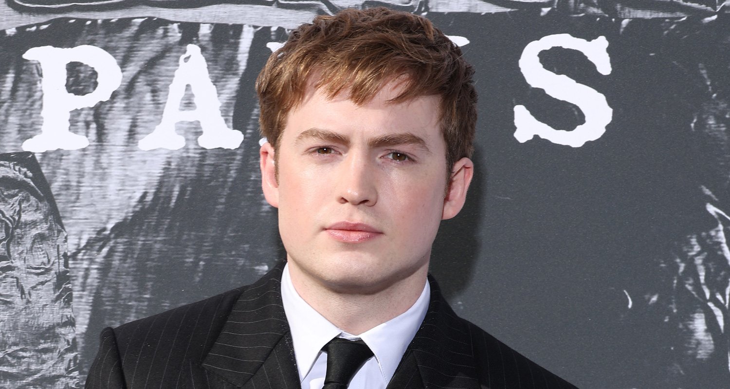 Kit Connor mostra barba cheia em nova foto de Natal com cachorro ‘gêmeo’ | Kit Connor | Notícias e fofocas sobre celebridades | Entretenimento, fotos e vídeos