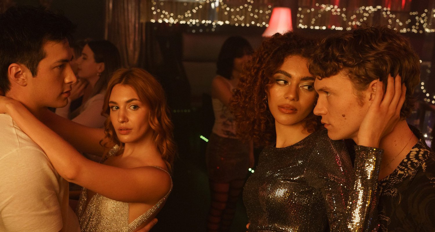 A atriz de ‘Heated Rivalry’ Ksenia Daniela Kharlamova conta a verdade por trás do episódio 4 Foto do grupo | Rivalidade acalorada, Ksenia Daniela Kharlamova. | Notícias e fofocas sobre celebridades | Entretenimento, fotos e vídeos