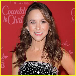 Lacey Chabert Announces New 2026 Hallmark Christmas Movie Set at Walt Disney World!