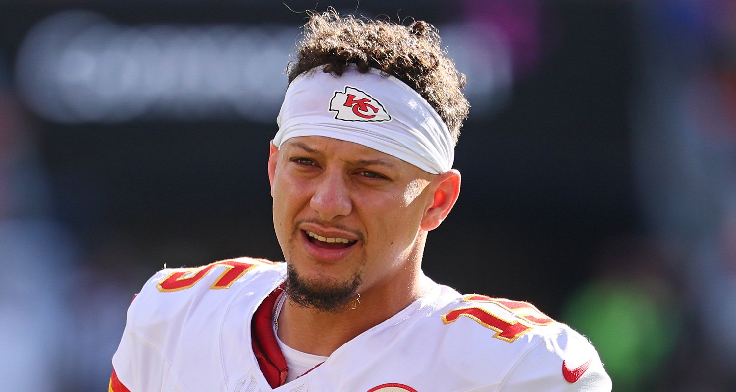 Patrick Mahomes Successfully Undergoes Surgery for Torn ACL During Sunday’s Game