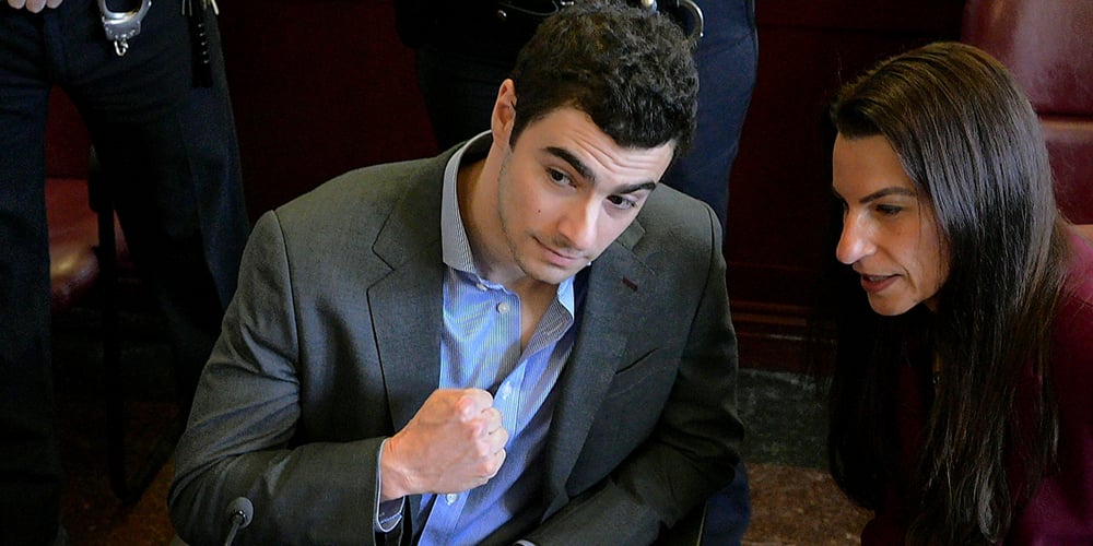 Luigi Magione, de pie en la foto, es el centro de atención Luhigi Mangion | Noticias y chismes Entretenimiento, fotos y vídeos.