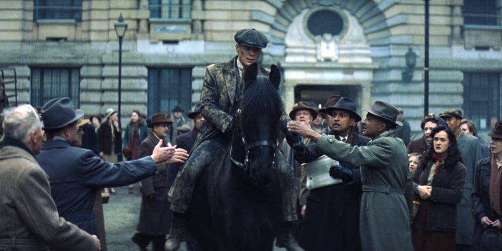 Trailer do filme ‘Peaky Blinders’ mostra o retorno de Cillian Murphy como Tommy Shelby – assista agora! | Barry Keoghan Cillian Murphy Ian Peck Jay Lycurgo Filmes Ned Dennehy Packy Lee Peaky Blinders Rebecca Ferguson Sophie Rundle Stephen Graham Tim Roth | Notícias e fofocas sobre celebridades | Entretenimento, fotos e vídeos
