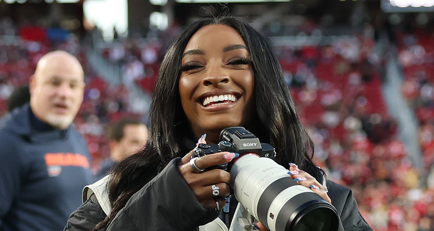Simone Biles opta por nova linha lateral como fotógrafa lateral da NFL! | Jonathan Owens, NFL, Simone Biles, Esportes | Notícias e fofocas sobre celebridades | Entretenimento, fotos e vídeos