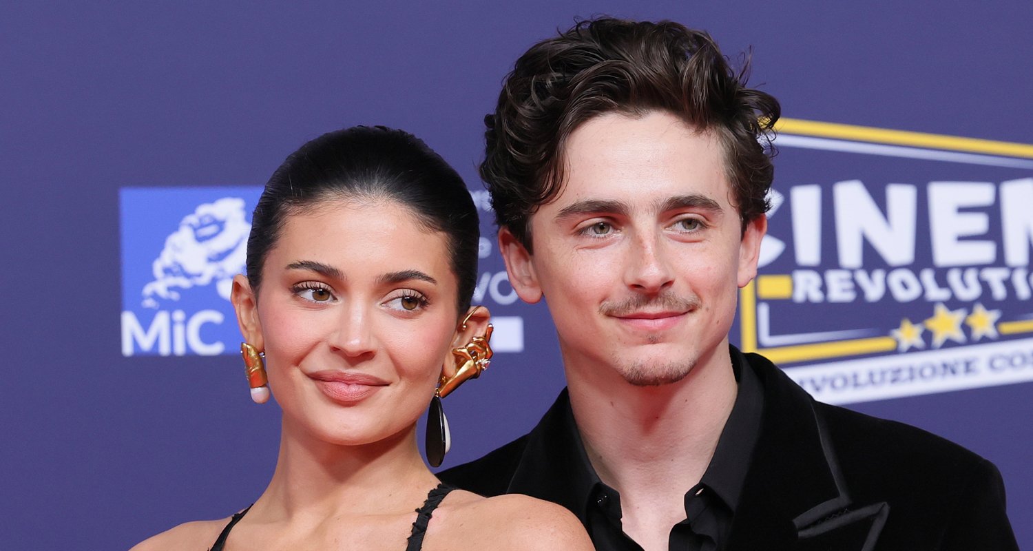 O namorado de Kylie Jenner, Timothee Chalamet, aparece na casa de gengibre da família Kardashian-Jenner no Natal | Natal, Kylie Jenner, Timothee Chalamet | Notícias e fofocas sobre celebridades | Entretenimento, fotos e vídeos
