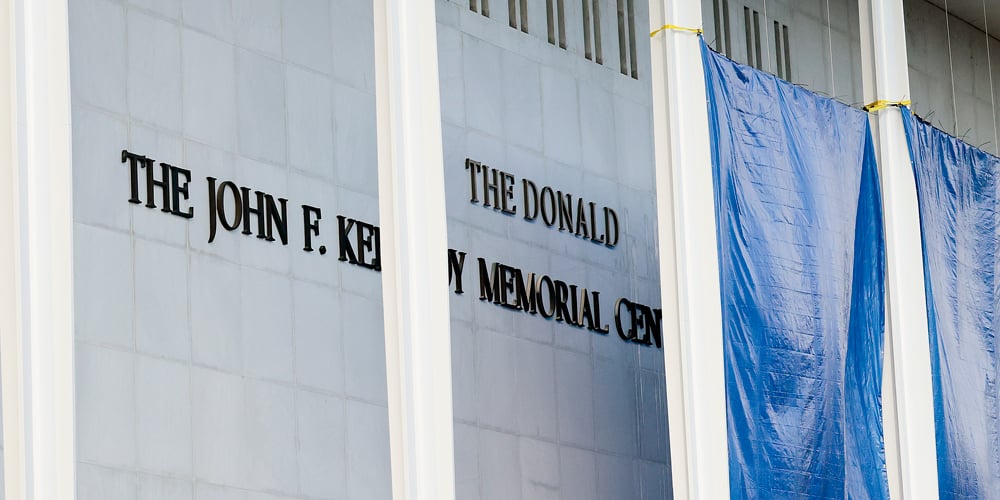 O nome de Trump já está sendo adicionado ao prédio do Kennedy Center, um dia após o anúncio da mudança de nome | Donald Trump | Notícias e fofocas sobre celebridades | Entretenimento, fotos e vídeos