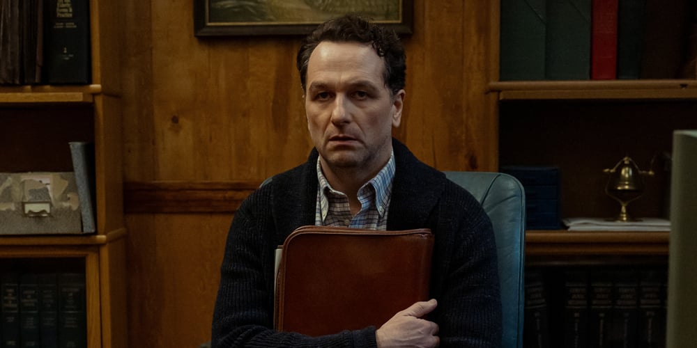 O novo programa de TV de comédia e terror da Apple, The Widowmaker, está recebendo seu primeiro visual e data de lançamento! | Apple tv+, Matthew Rhys, Trailer, Widows Bay | Notícias e fofocas sobre celebridades Entretenimento, fotos e vídeos