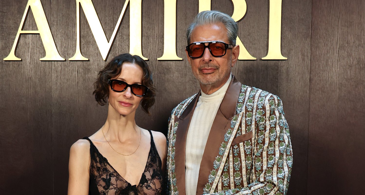 Jeff Goldblum e sua esposa Emilie vão a um encontro no desfile de moda Amiri em Paris! | Avan Jogia, Chris Brown, Clara Berry, El Malilla, Emilie Livingston, Emilio de la Rosa, Jeff Goldblum, Máfia Latina, Lennon Gallagher, Lunay, Mike de la Rosa, Milton de la Rosa, Rahi Chadda | Notícias e fofocas sobre celebridades | Entretenimento, fotos e vídeos