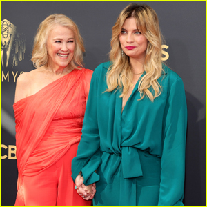 Annie Murphy Mourns Death of ‘Schitt’s Creek’ Mom Catherine O’Hara