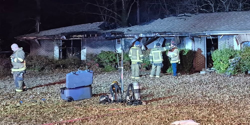 O menino morreu no incêndio que salvou sua mãe e correu para casa para salvar o cachorro da família Interesse humano Notícias e fofocas de celebridades Entretenimento, Fotos e Vídeos