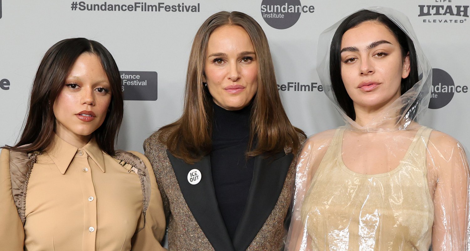 Jenna Ortega fica com sobrancelhas descoloridas na estreia de ‘The Gallerist’ em Sundance com Natalie Portman e Charli XCX | Festival de Cinema de Sundance 2026, Cathy Yan, Charli XCX, Jenna Ortega, Natalie Portman, Festival de Cinema de Sundance | Notícias e fofocas sobre celebridades | Entretenimento, fotos e vídeos