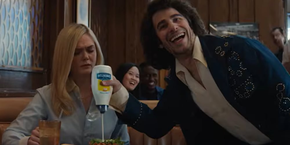Elle Fanning e Andy Samberg se unem para o comercial Silly Musical do Super Bowl 2026 da Hellmann | Comerciais do Super Bowl 2026 Andy Samberg Elle Fanning Super Bowl | Notícias e fofocas sobre celebridades | Entretenimento, fotos e vídeos