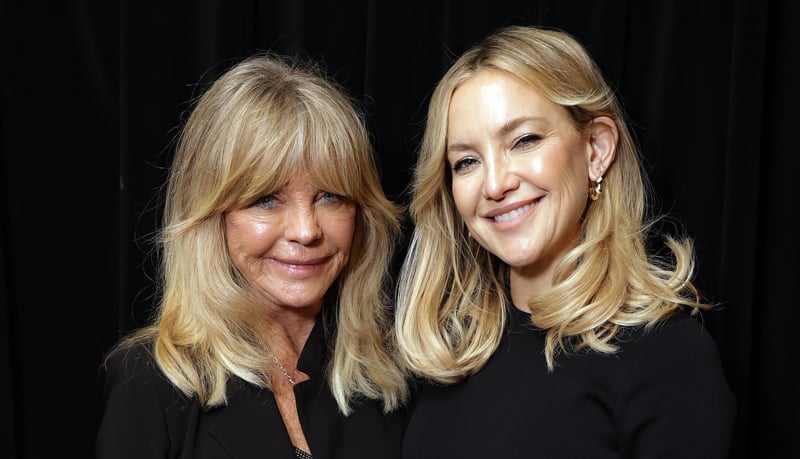 Goldie Hawn mostra reação comovente ao assistir a filha de Kate Hudson em ‘Song Sung Blue’ | Goldie Hawn, Kate Hudson, Canção Azul | Notícias e fofocas sobre celebridades Entretenimento, fotos e vídeos Goldie Hawn mostra reação comovente ao assistir a filha de Kate Hudson em ‘Song Sung Blue’ | Goldie Hawn, Kate Hudson, Canção Azul | Notícias e fofocas sobre celebridades Entretenimento, fotos e vídeos